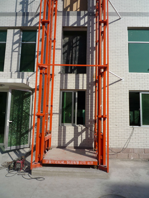 Outdoor rail lift